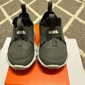 Toddler Gray Nike Sneakers